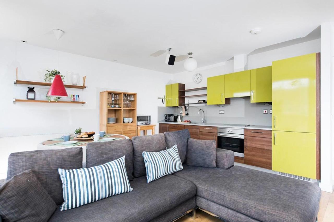 Stylish 2 Bedroom Flat With Balcony In London Exterior photo
