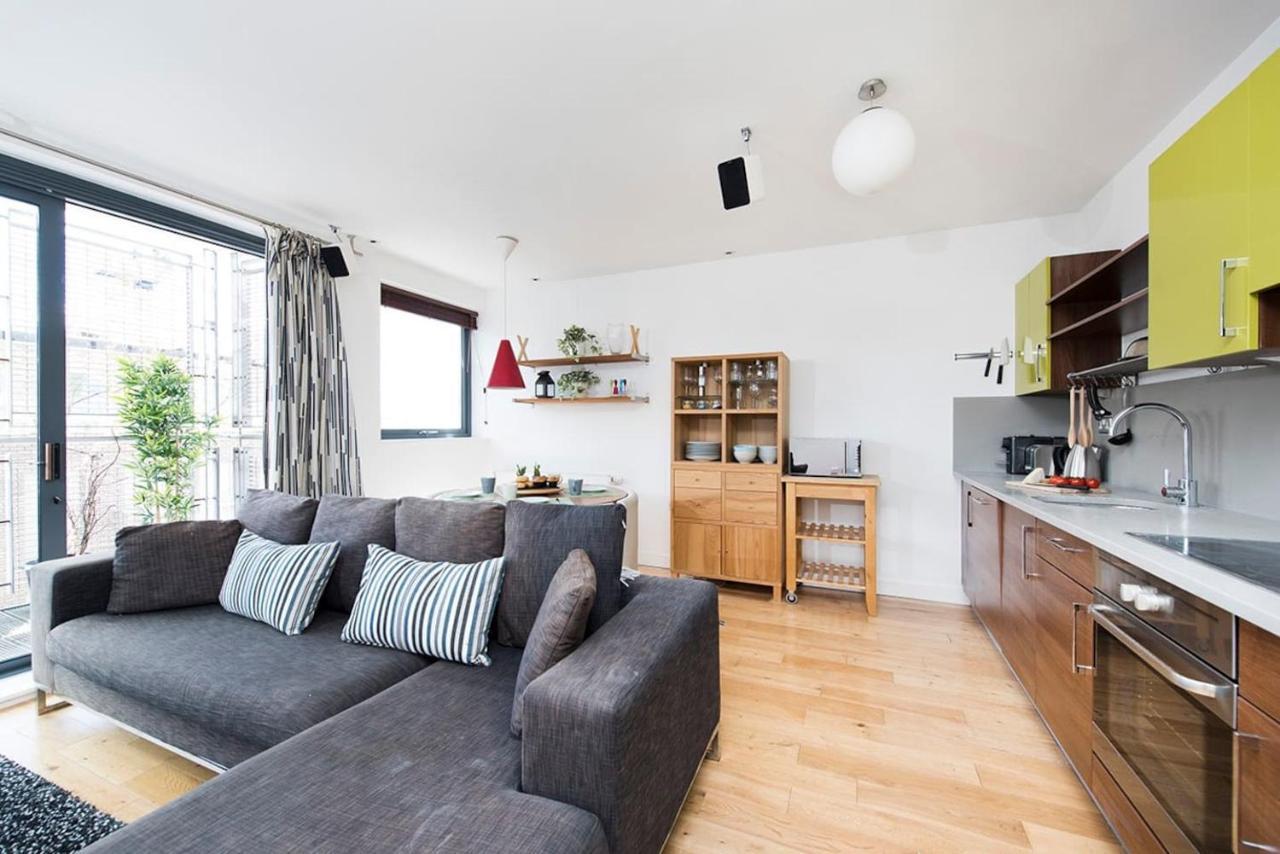Stylish 2 Bedroom Flat With Balcony In London Exterior photo
