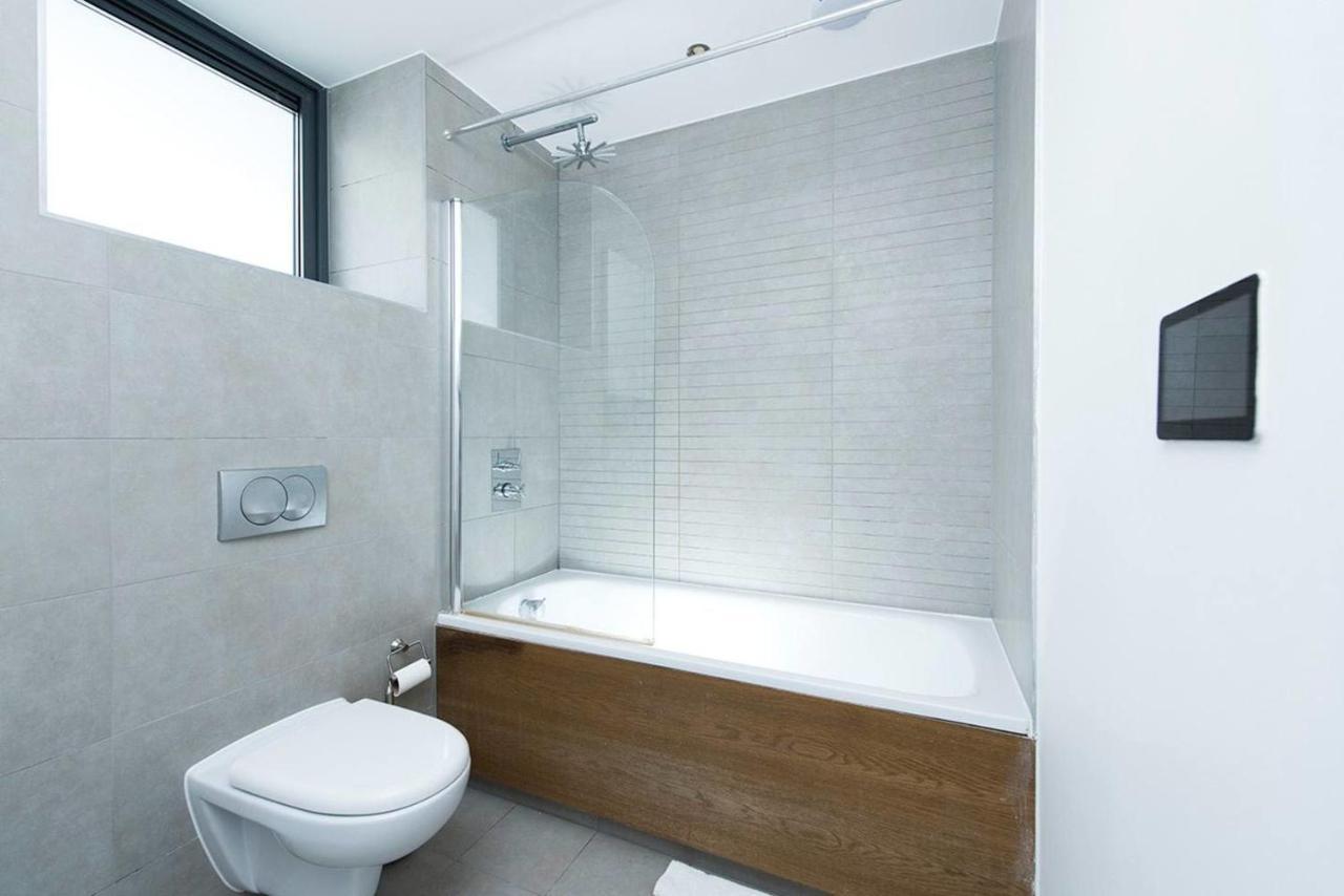 Stylish 2 Bedroom Flat With Balcony In London Exterior photo