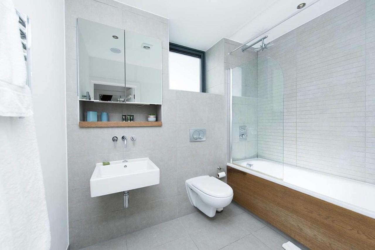 Stylish 2 Bedroom Flat With Balcony In London Exterior photo