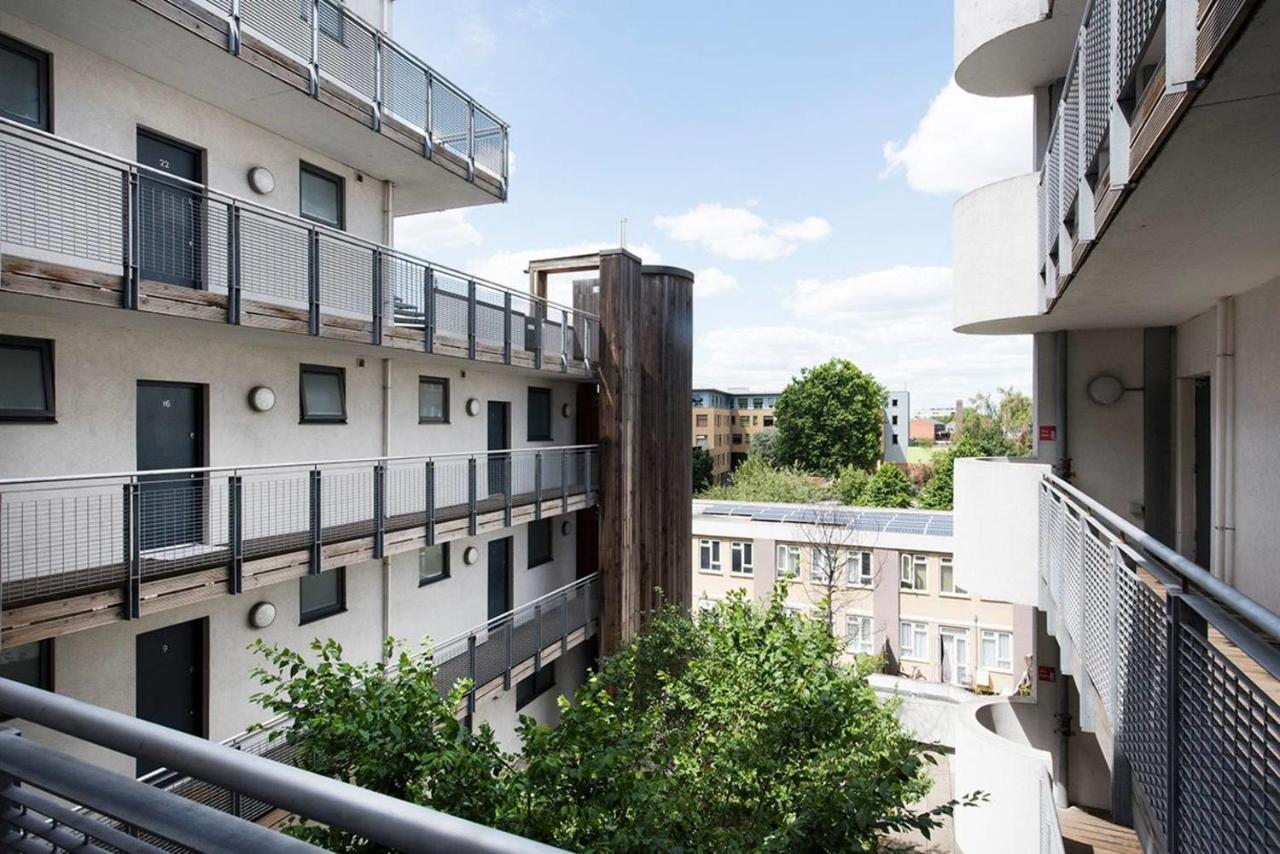 Stylish 2 Bedroom Flat With Balcony In London Exterior photo