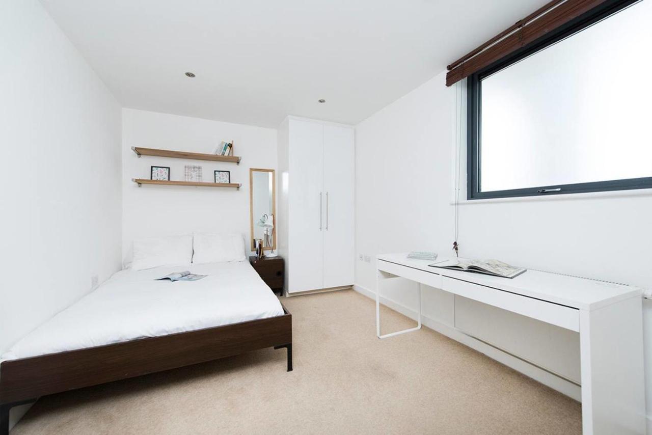 Stylish 2 Bedroom Flat With Balcony In London Exterior photo