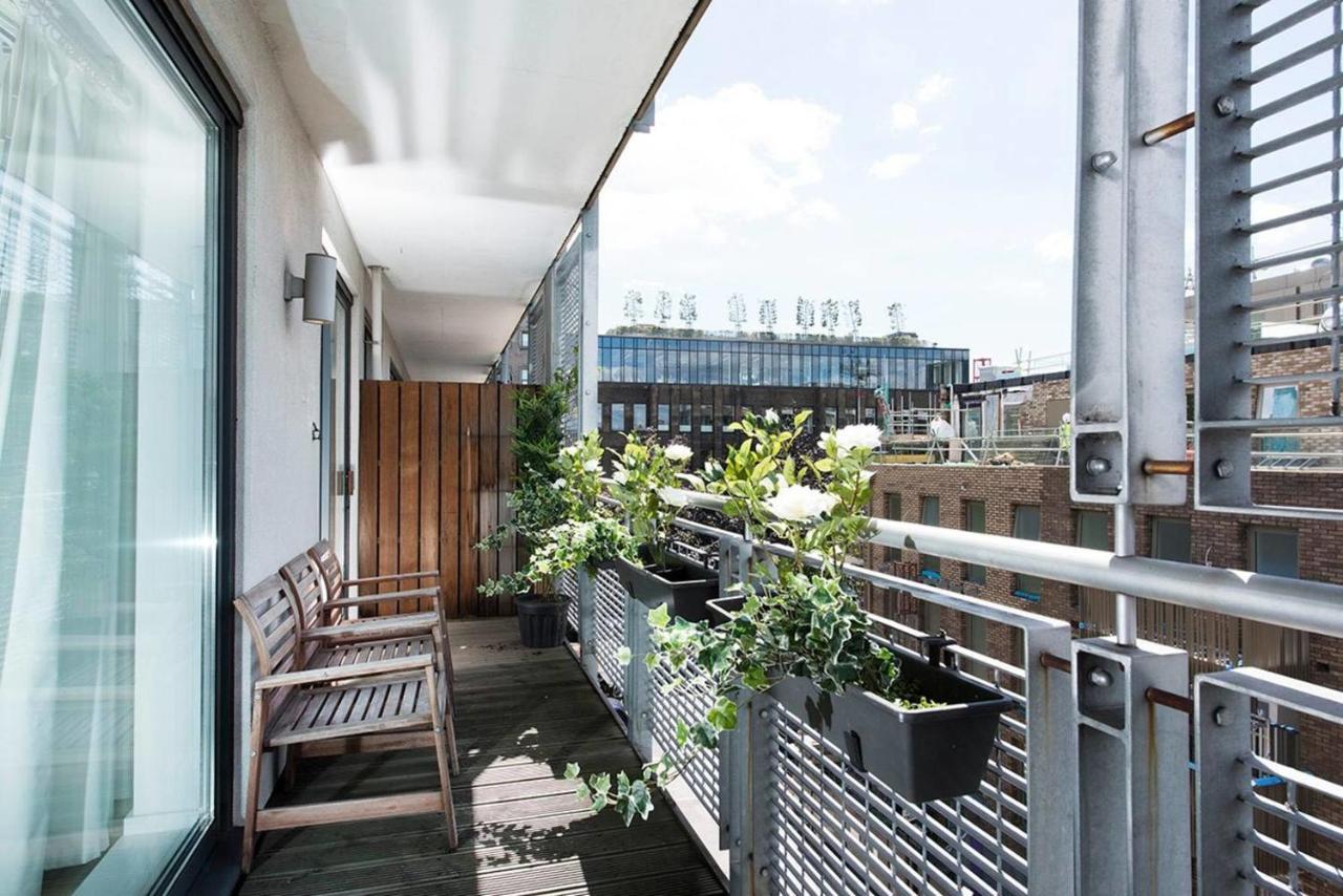 Stylish 2 Bedroom Flat With Balcony In London Exterior photo