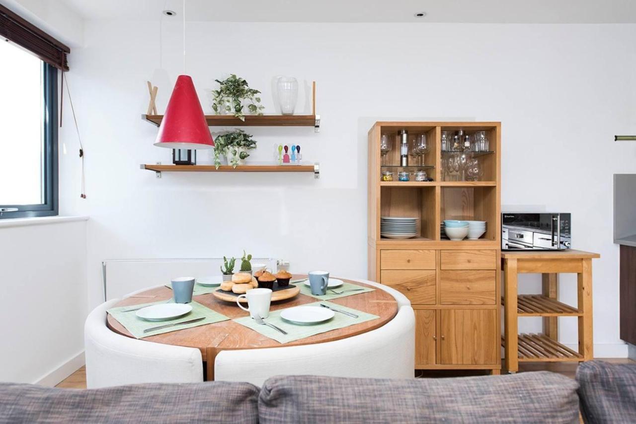 Stylish 2 Bedroom Flat With Balcony In London Exterior photo